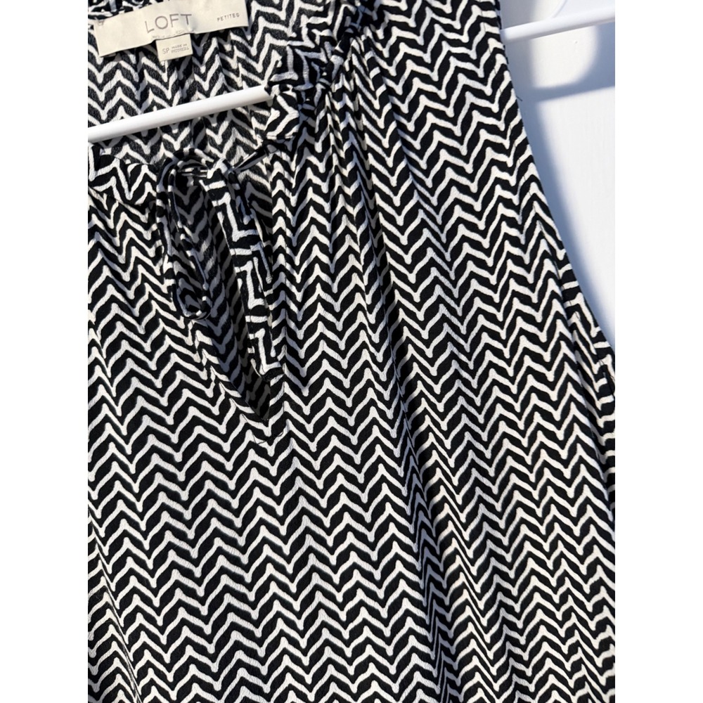 LOFT Sleeveless Blouse Petites SP Black White Chevron Tie - Picture 6 of 7